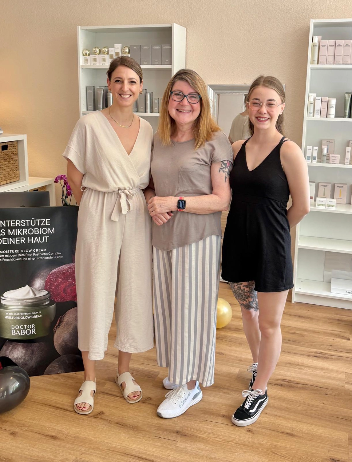 Babor, Nägel Microdermabrasion, Fußpflege,Waxing, Augenbrauen Lifting, Sugaring, Wimpern Lifting, Anti aging, Microneedling, Produkt Beratung, Kosmetik
